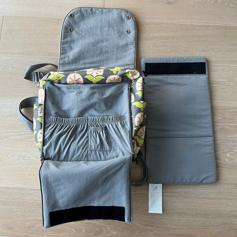 Petunia Pickle Bottom Abundance Boxy Backpack Convertible Diaper Bag - Picture 3 of 8